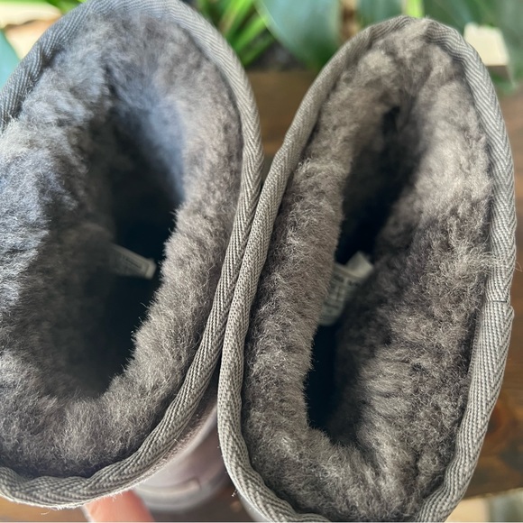 UGG Classic Short II Grey Suede Fur Lined Boots US7 - Picture 12 of 17